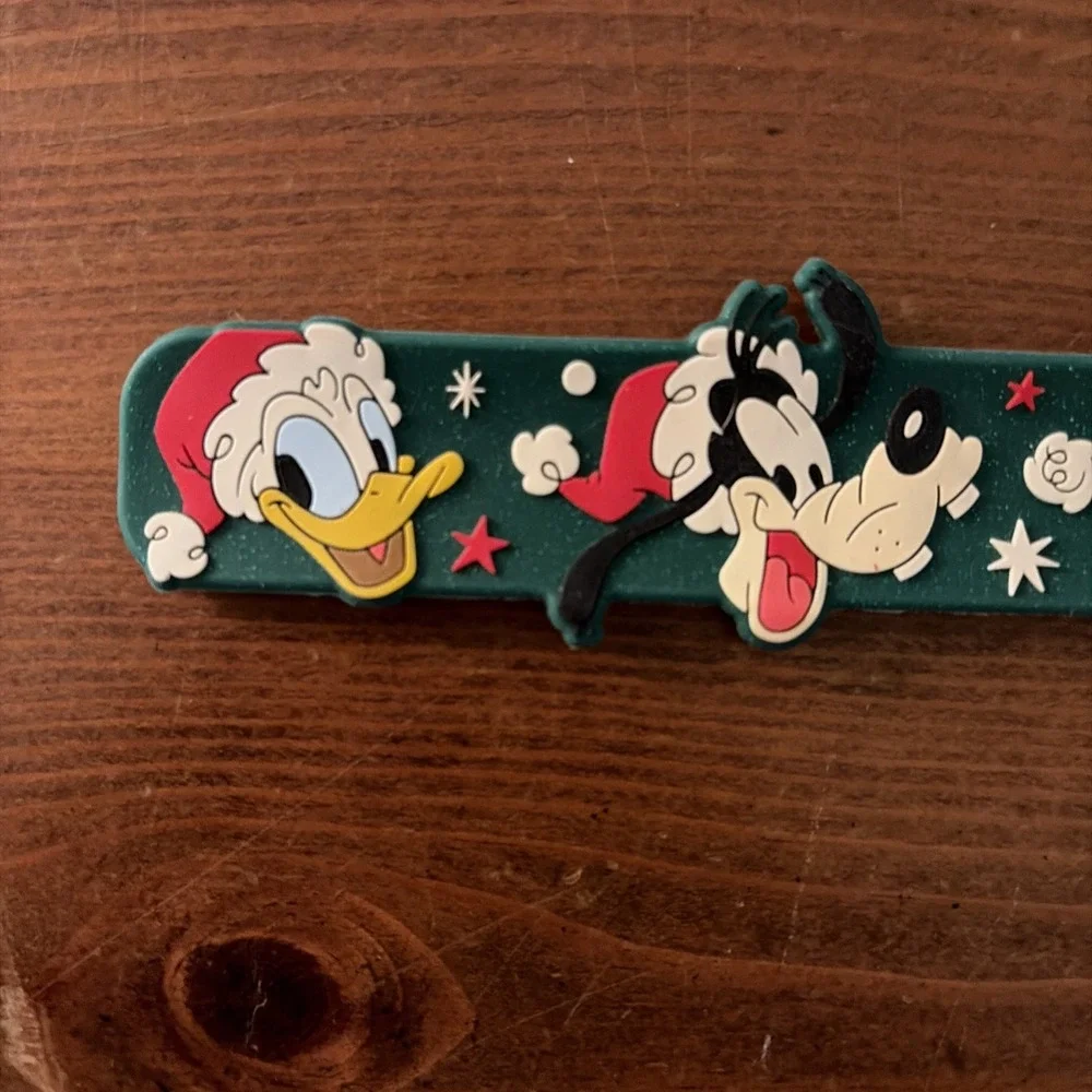 DISNEY CHRISTMAS‎ GREEN HOLIDAY SLAP BRACELET